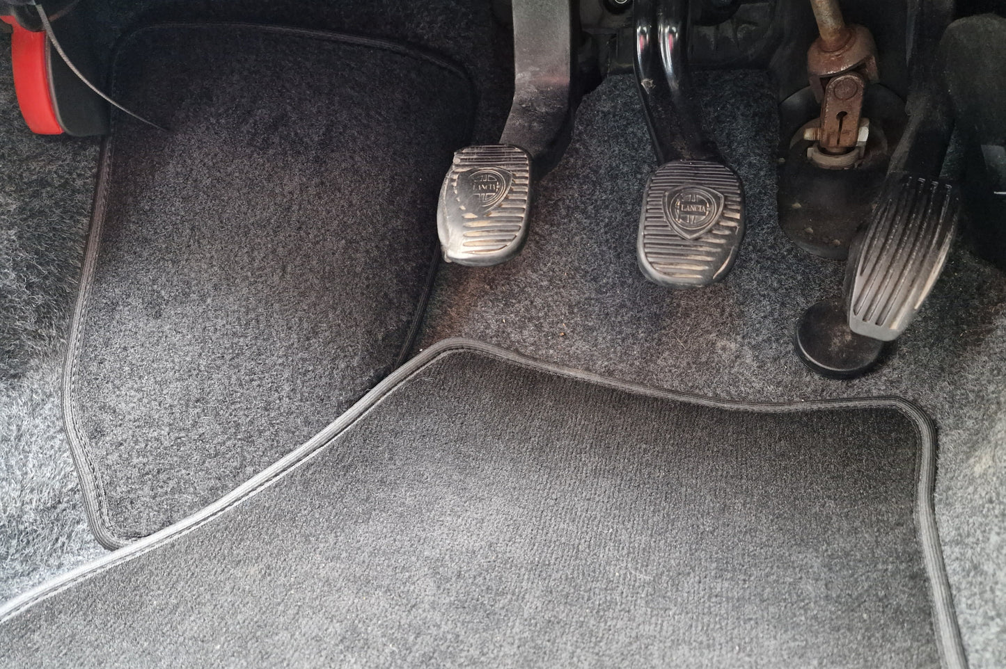 ESSE2EMME Tappetino Protettivo per Pedana Poggiapiede Lancia Ypsilon II (843) 2003>2011